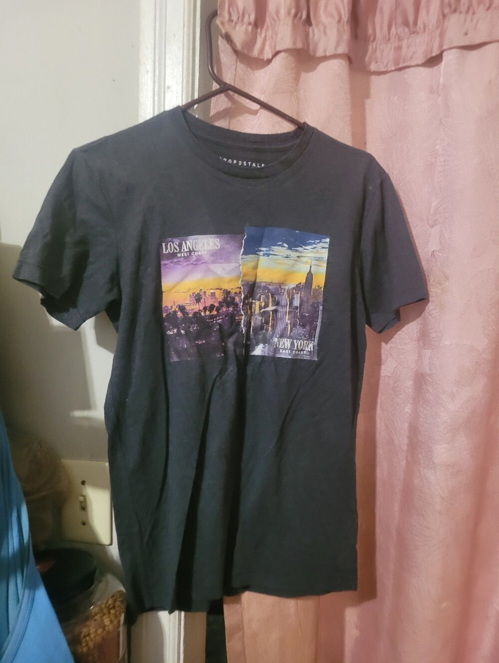 Aeropostale Men’s Black Graphic City Panels Tee